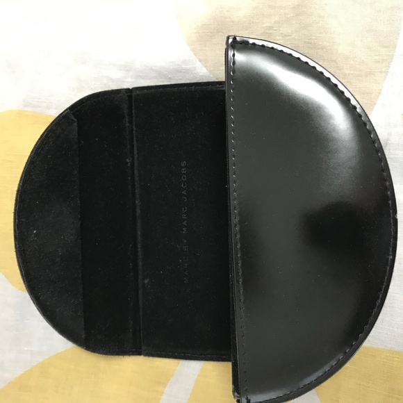 Marc by Marc Jacobs black arch Sunglasses case - Picture 6 of 8